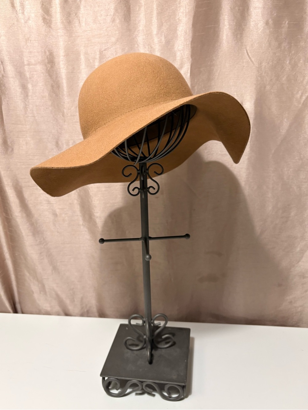 Vtg Metal Hat Retail Or Personal Display 24” Tall Preowned Sturdy